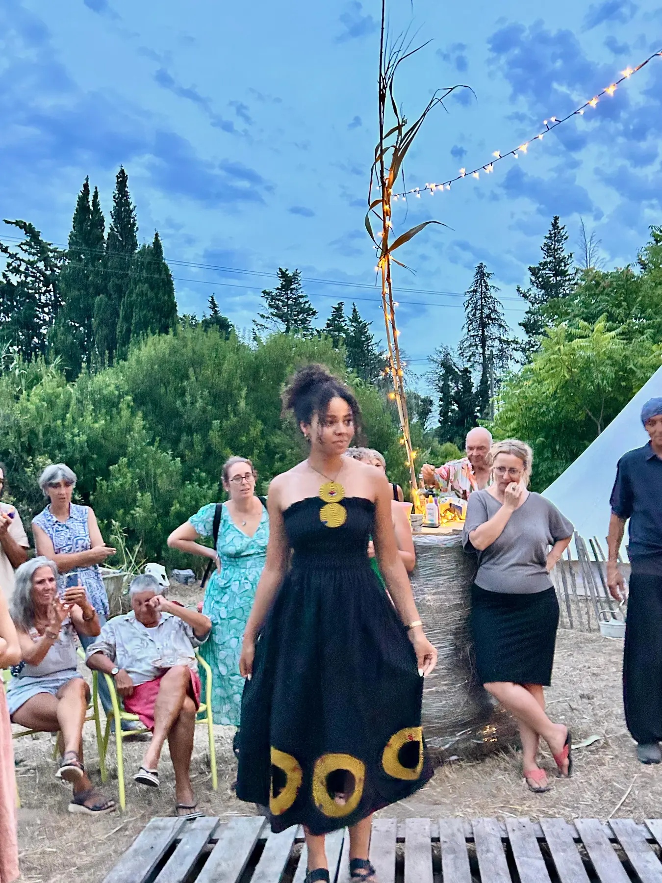 Défilé d'une création ABOMA dans le Sud de la France